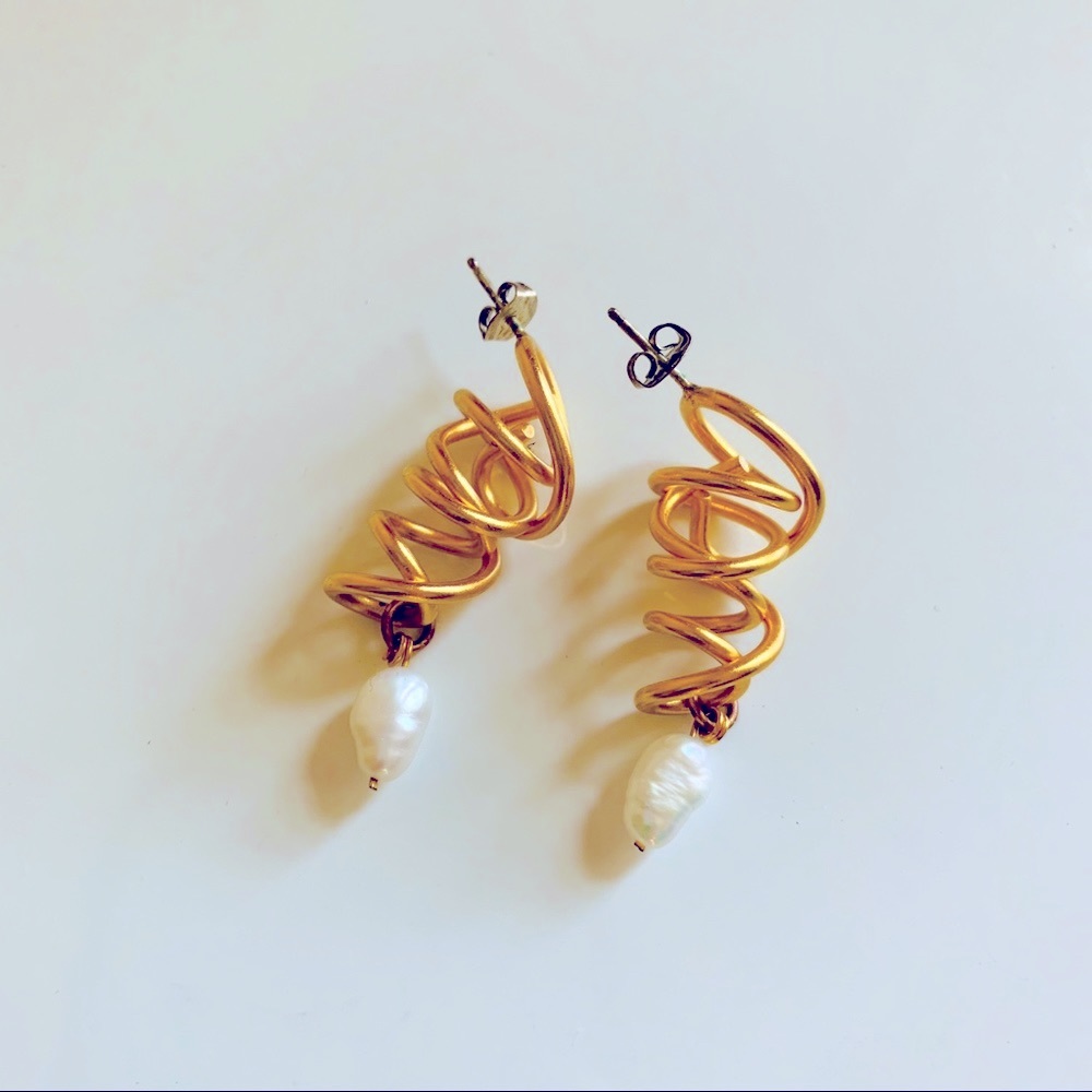 GOLD Swirl Earrings with Freshwater Pearl Dangle - Picture 4 of 7